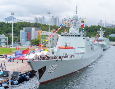 莽小五上树