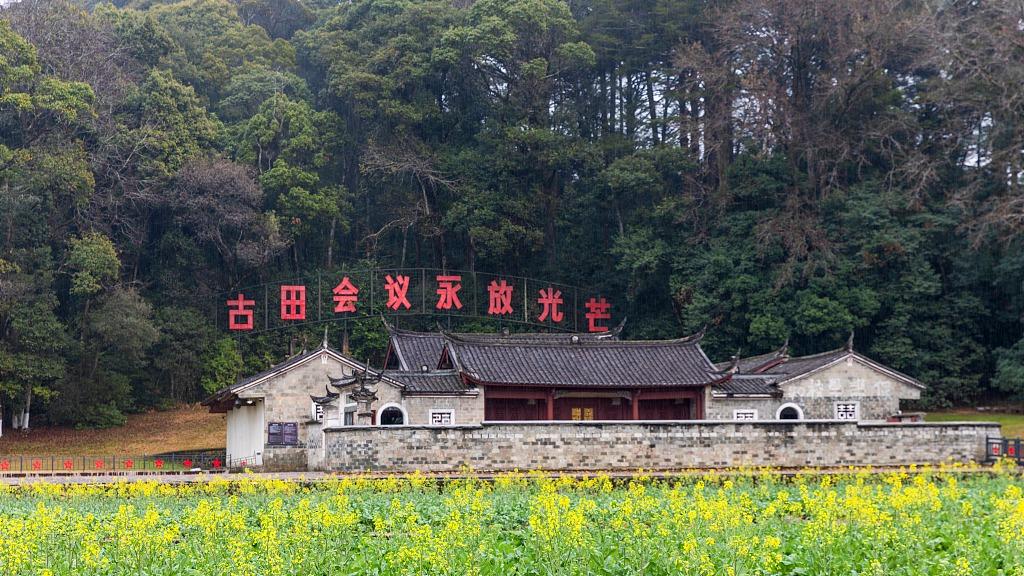 多批多架轰挂实弹飞赴预定空域