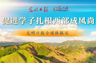 教师在幼儿园内驾车撞倒名孩子致死